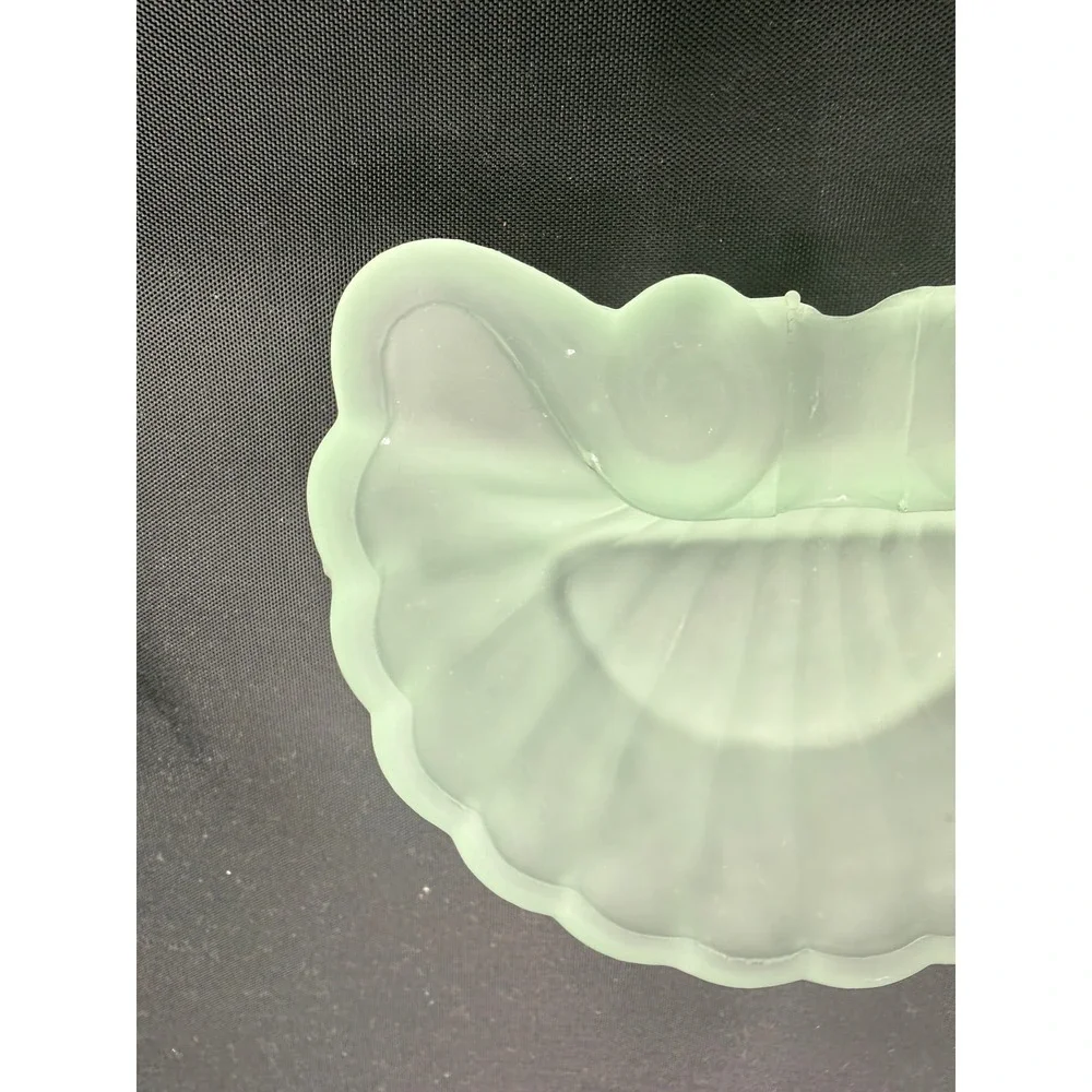 Frosted Green Glass Shell Trinket Cigarette Dish Unisex Green Scalloped 4.5
